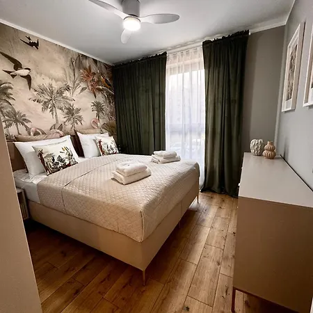Zurawie Apartment *